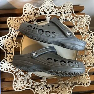 Avocado, Alien spaceship, Sloth.Crocs Gray with 3 Fun Charms size 9